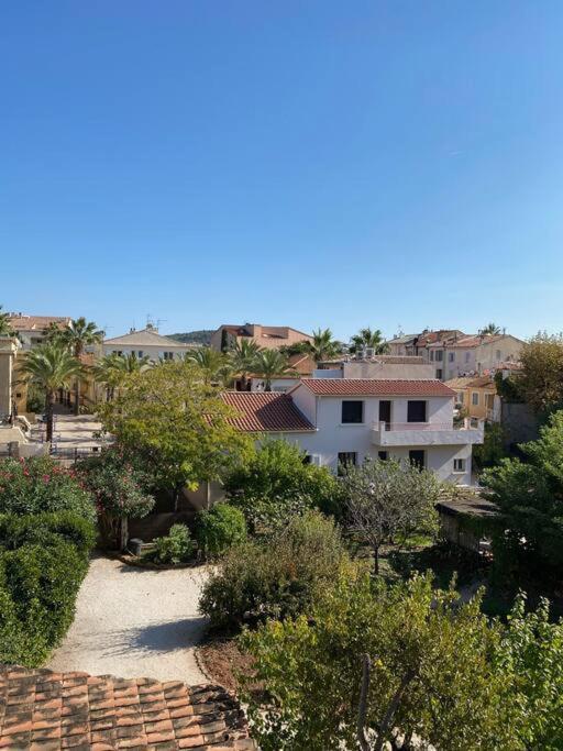 Tres Bel Appartement, Port Sanary, エクステリア 写真